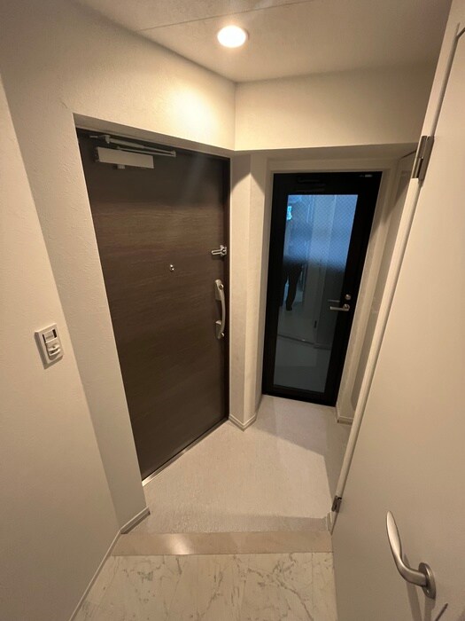 物件内観写真11　(玄関)