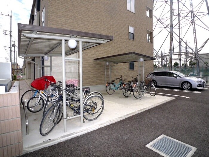 物件外観写真3　(駐輪場)