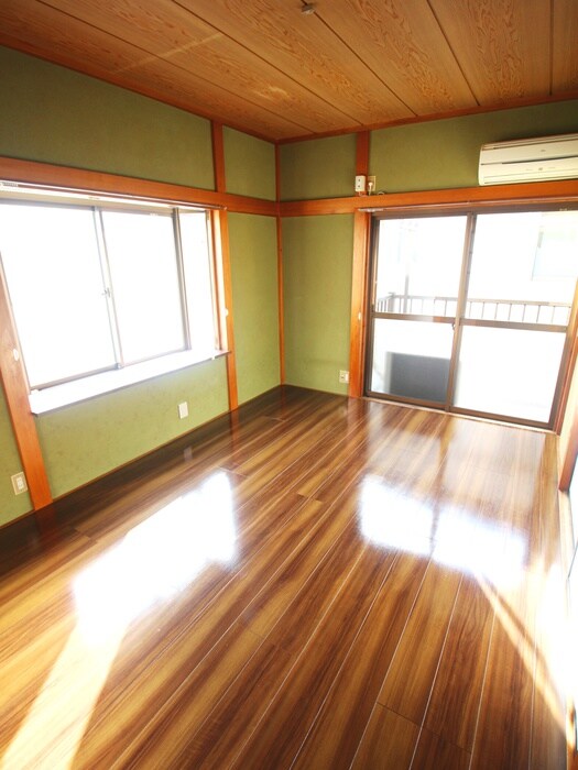 物件内観写真8　(室内からの展望)