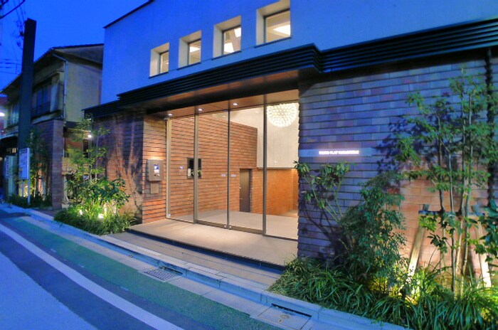 物件外観写真3　(エントランス部分)