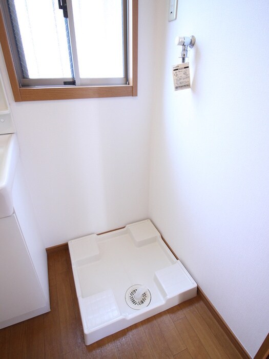 物件内観写真17　(洗濯機置場)