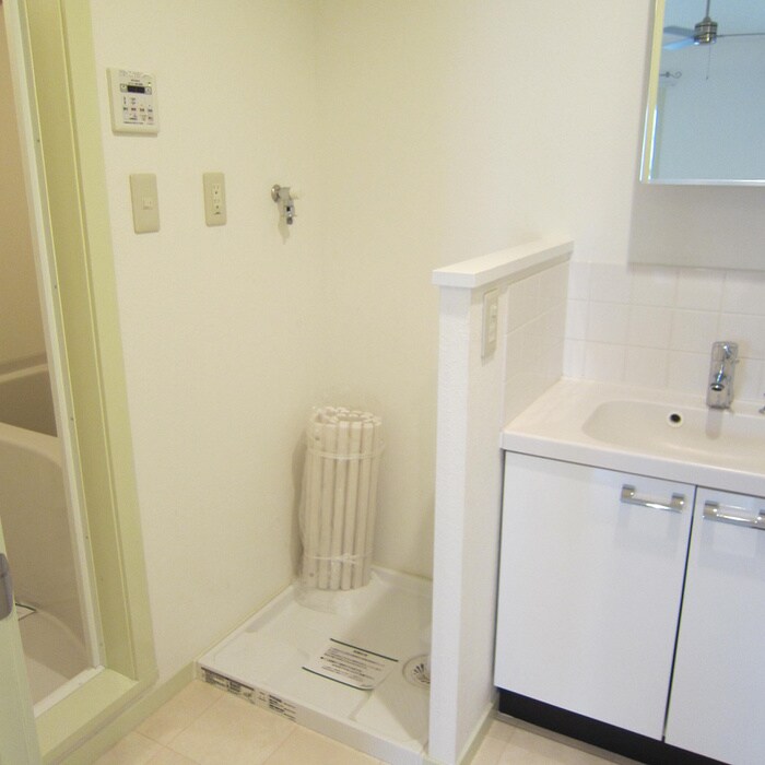 物件内観写真16　(洗濯機置場)