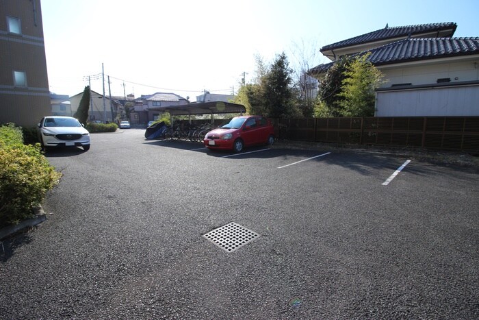 物件外観写真5　(駐車場)