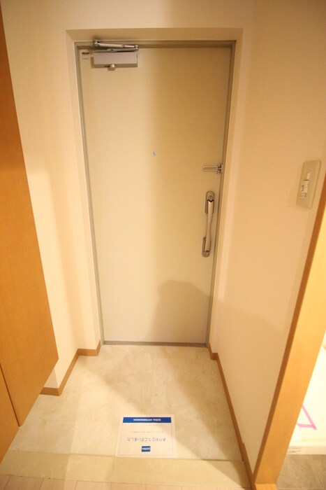 物件内観写真16　(玄関)