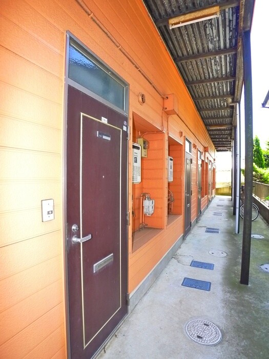 物件外観写真3　(エントランス部分)