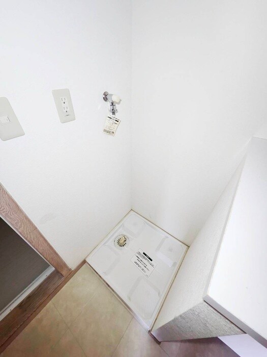 物件内観写真13　(洗濯機置場)