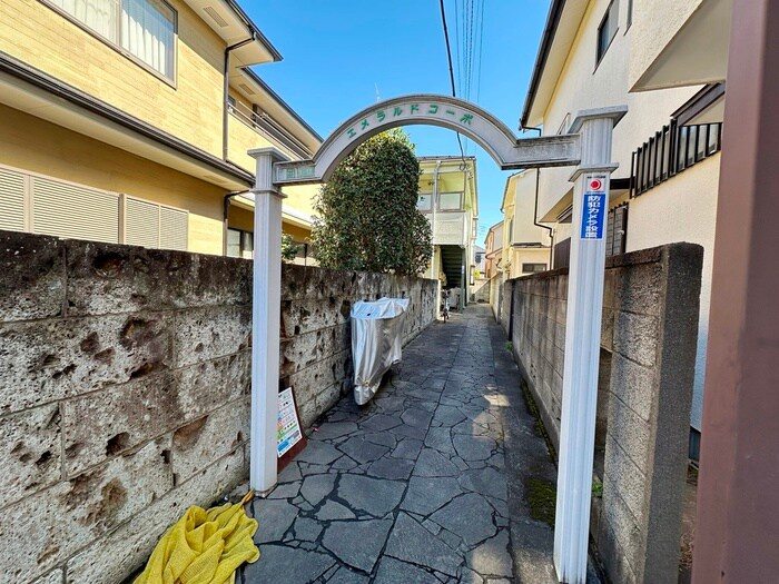 物件外観写真3　(エントランス部分)