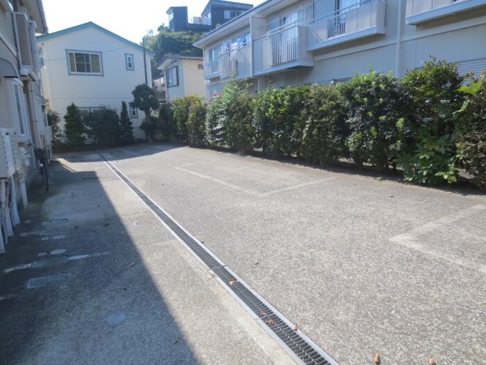 物件外観写真6　(駐車場)