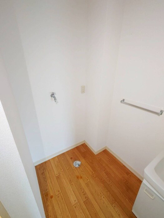 物件内観写真14　(洗濯機置場)