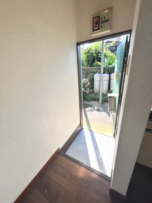 物件内観写真15　(玄関)