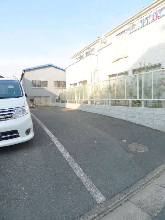 物件外観写真5　(駐車場)