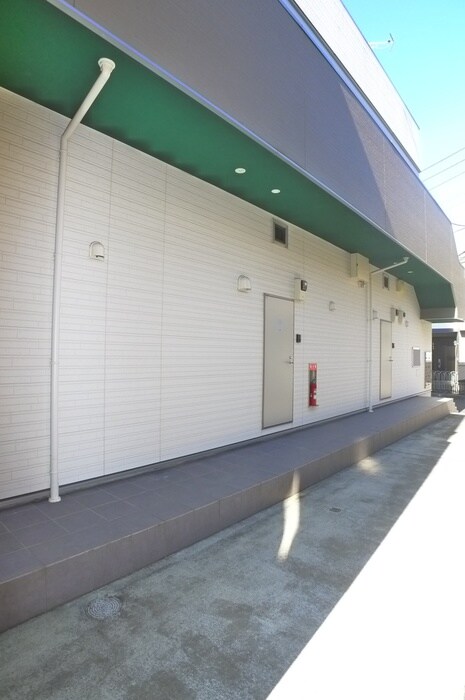 物件外観写真4　(エントランス部分)