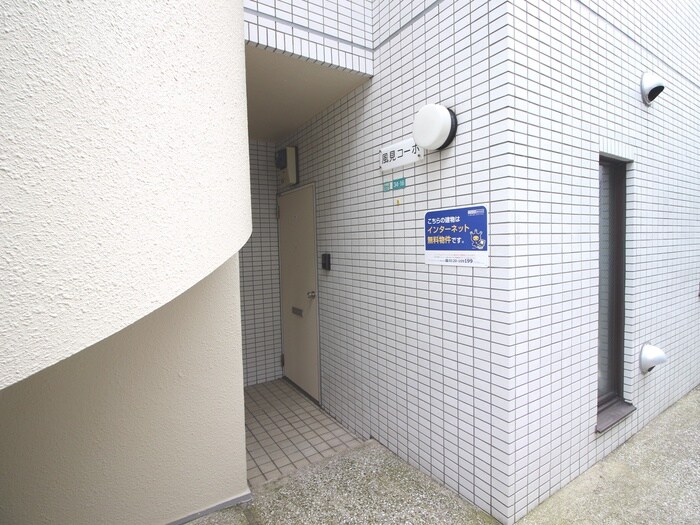 物件外観写真3　(エントランス部分)