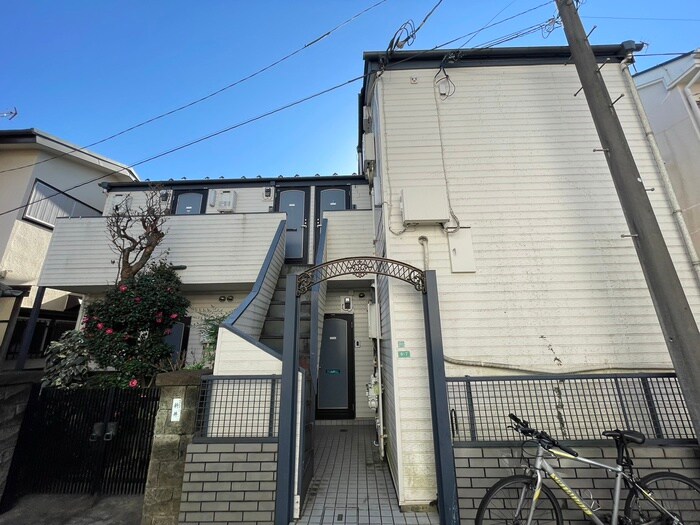 物件外観写真3　(エントランス部分)