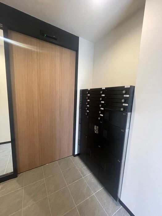 物件外観写真4　(エントランス部分)