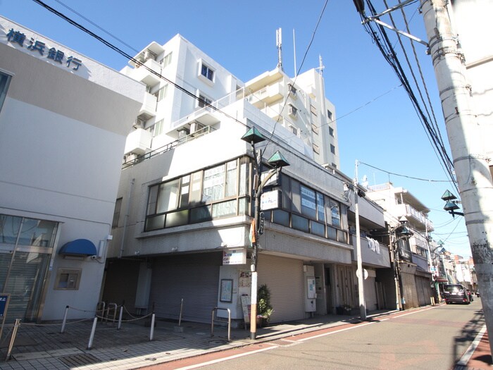 物件外観写真6　(エントランス部分)