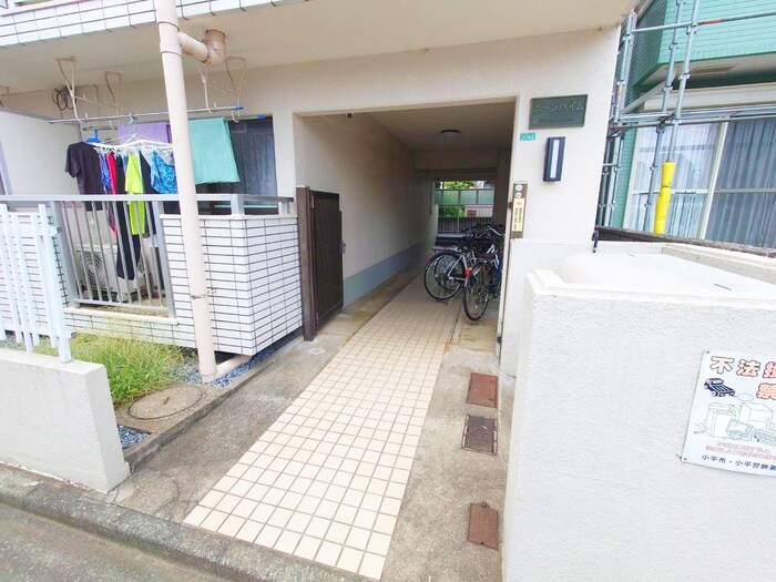 物件外観写真2　(エントランス部分)