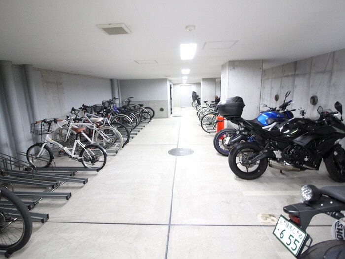 物件外観写真6　(駐輪場)