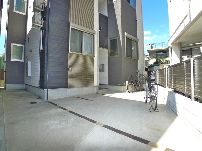 物件外観写真3　(駐輪場)