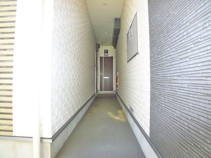 物件外観写真4　(エントランス部分)