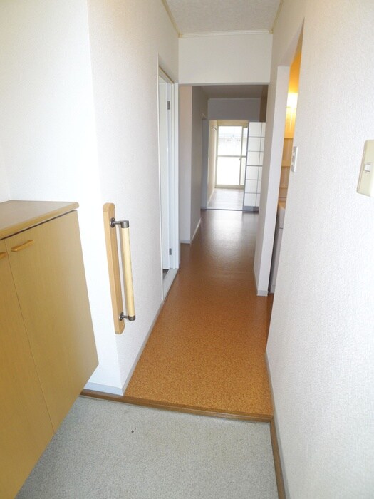 物件内観写真7　(玄関)