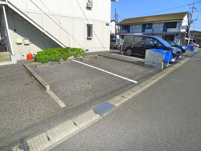 物件外観写真5　(駐車場)