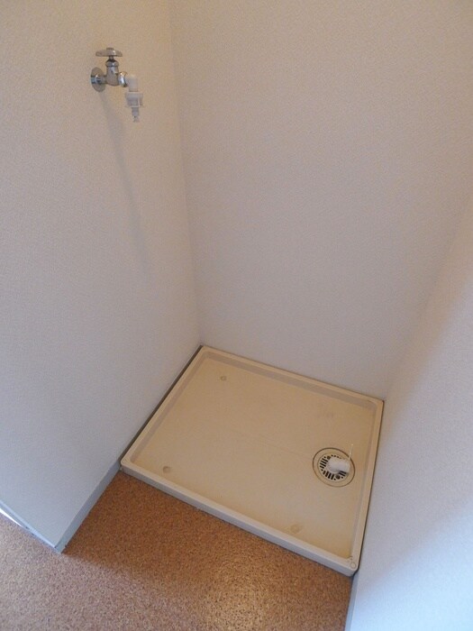 物件内観写真16　(洗濯機置場)