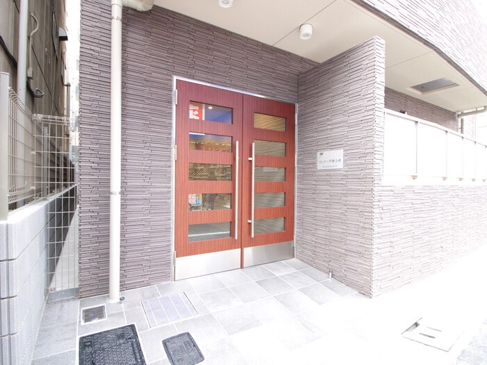 物件外観写真2　(エントランス部分)
