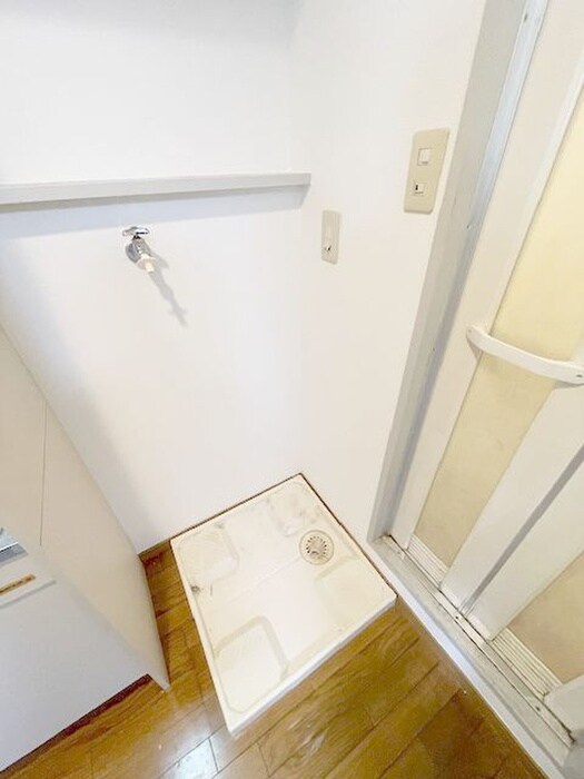 物件内観写真12　(洗濯機置場)