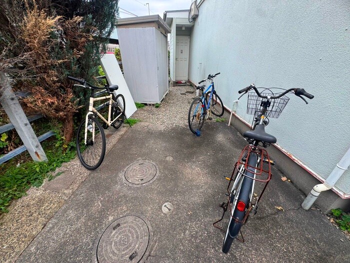 物件外観写真5　(駐輪場)