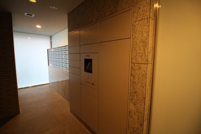 物件外観写真5　(エントランス部分)