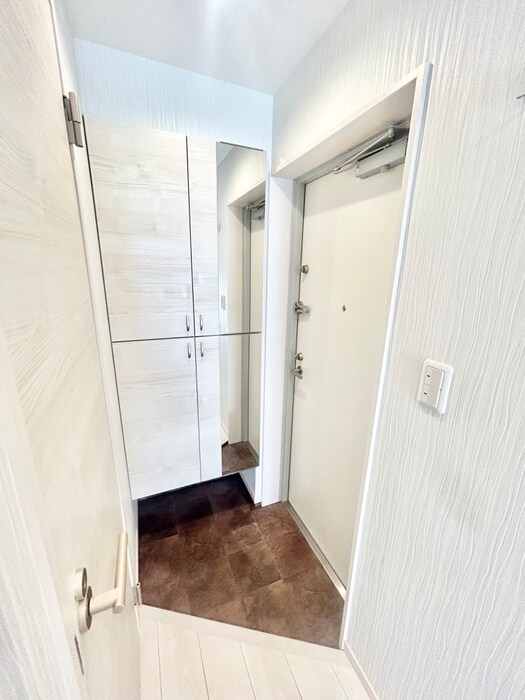 物件内観写真16　(玄関)