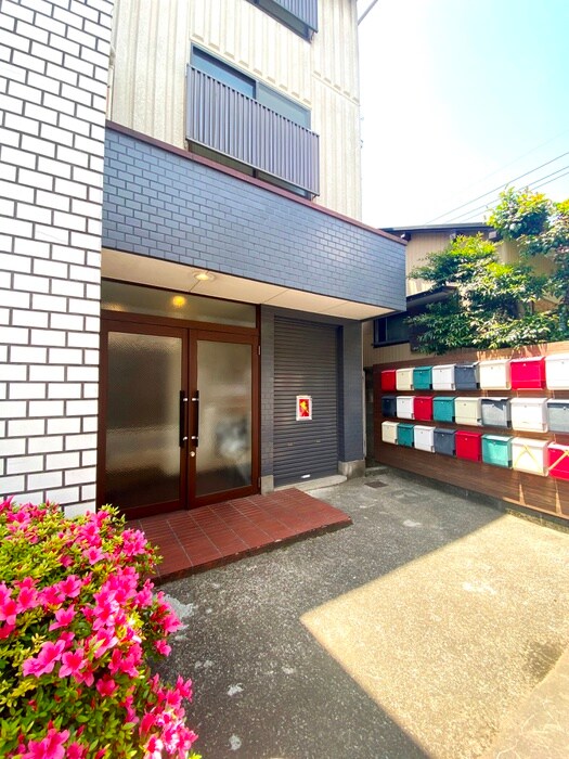 物件外観写真2　(エントランス部分)