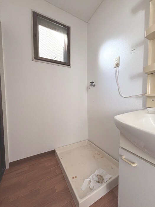 物件内観写真14　(洗濯機置場)