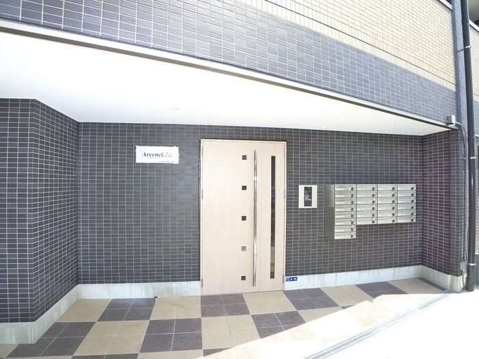 物件外観写真2　(エントランス部分)