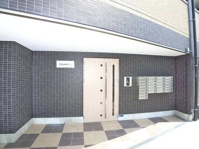 物件外観写真2　(エントランス部分)