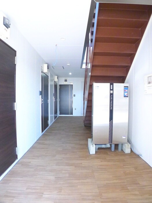 物件外観写真6　(エントランス部分)