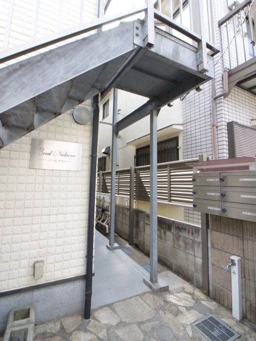 物件外観写真4　(エントランス部分)