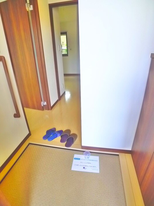 物件内観写真11　(玄関)