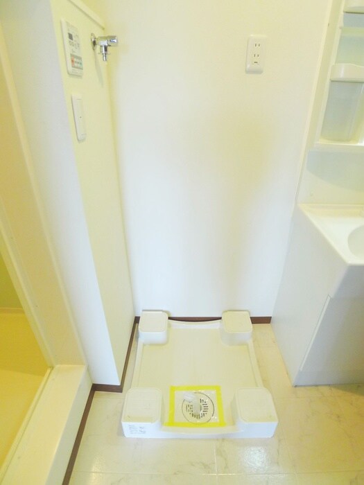 物件内観写真17　(洗濯機置場)