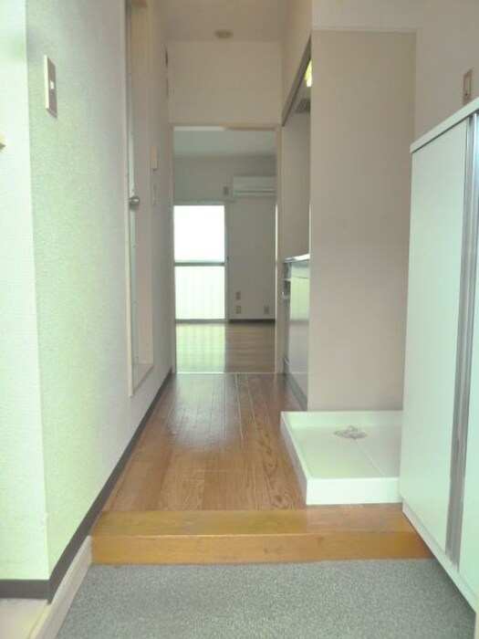 物件内観写真7　(玄関)