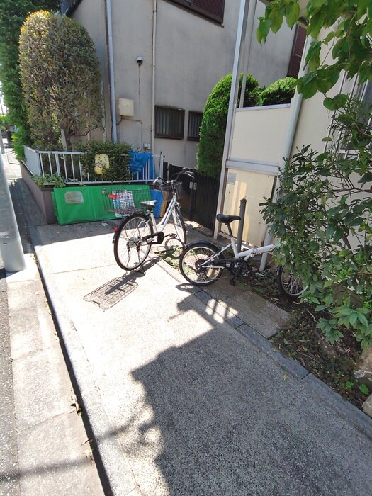物件外観写真6　(駐輪場)