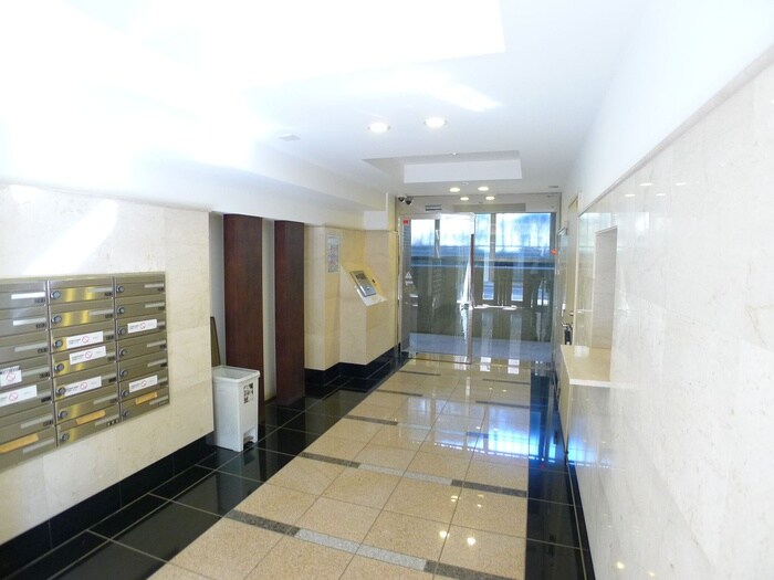 物件外観写真5　(エントランス部分)