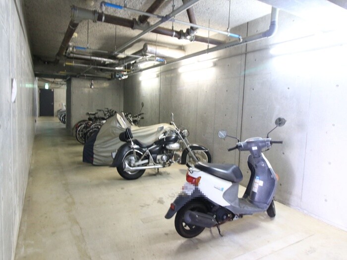 物件外観写真4　(駐輪場)