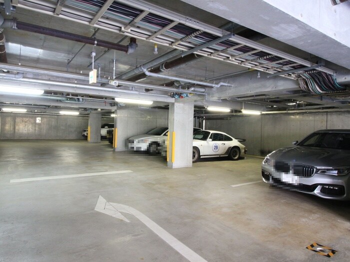 物件外観写真5　(駐車場)