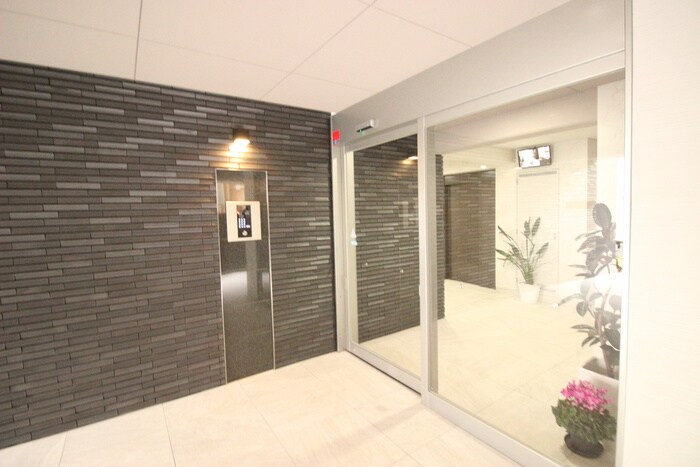 物件外観写真4　(エントランス部分)