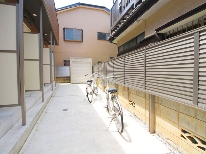 物件外観写真3　(駐輪場)