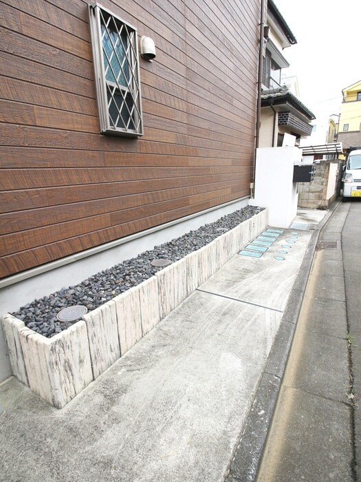 物件外観写真6　(駐車場)