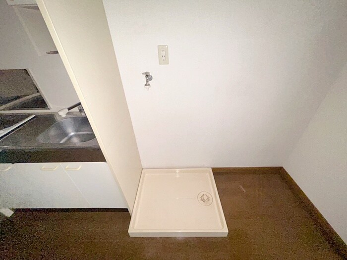 物件内観写真14　(洗濯機置場)