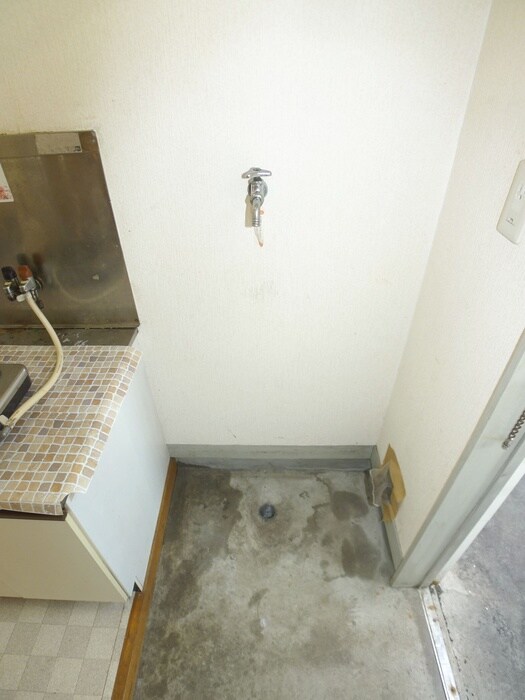 物件内観写真11　(洗濯機置場)